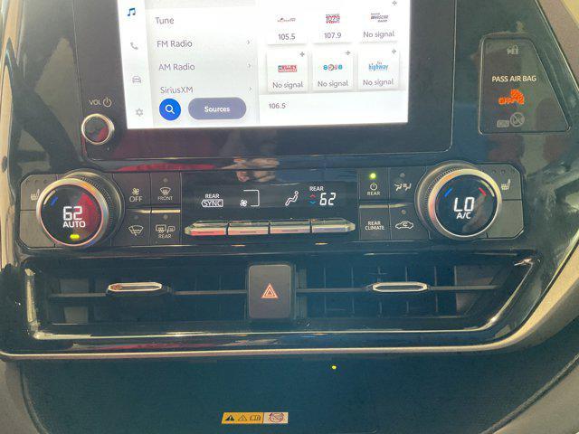 Photo of 2023 Wind Chill Pearl Toyota Highlander