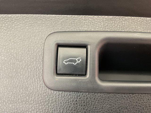 Photo of 2023 Wind Chill Pearl Toyota Highlander