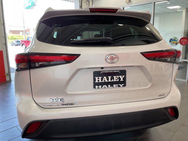 Photo of 2023 Wind Chill Pearl Toyota Highlander