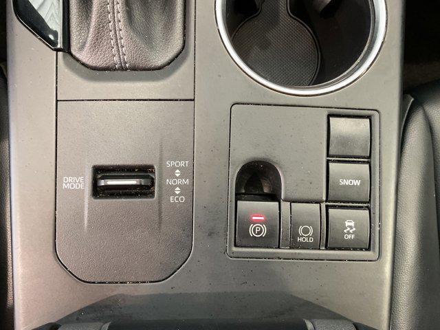 Photo of 2023 Wind Chill Pearl Toyota Highlander