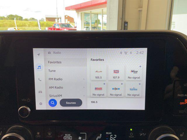 Photo of 2023 Wind Chill Pearl Toyota Highlander