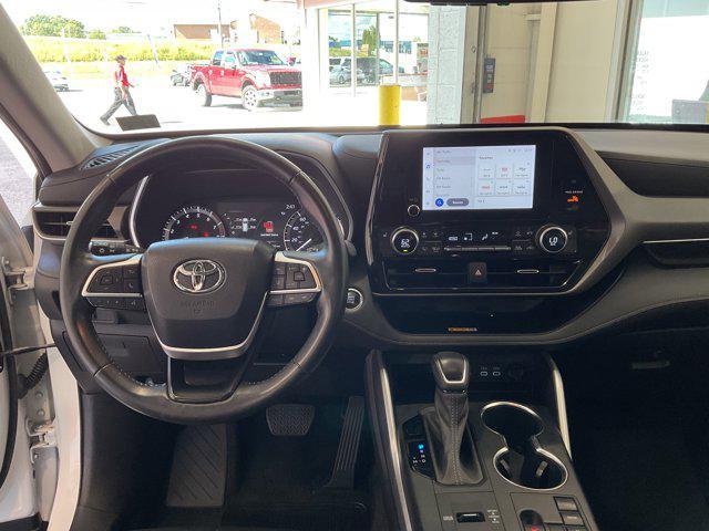 Photo of 2023 Wind Chill Pearl Toyota Highlander