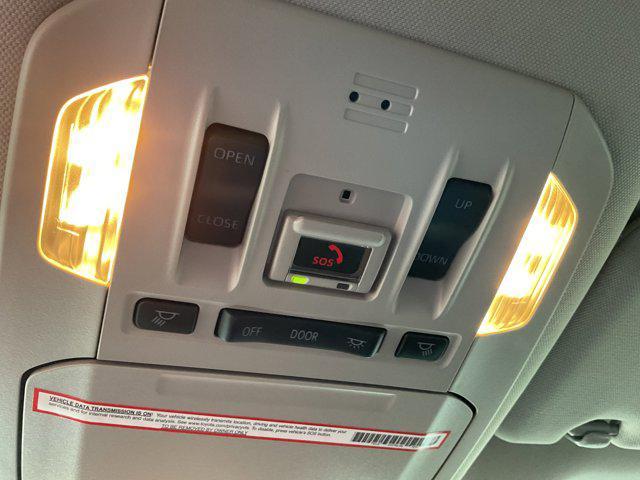 Photo of 2023 Wind Chill Pearl Toyota Highlander