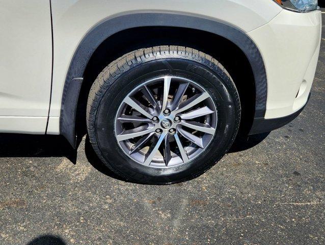 Photo of 2017 White Toyota Highlander