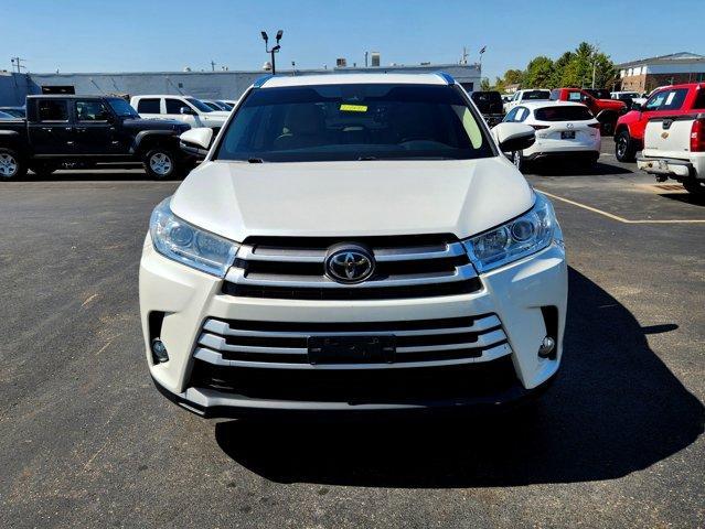 Photo of 2017 White Toyota Highlander