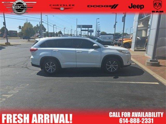 Photo of 2017 White Toyota Highlander