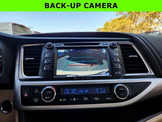 Photo of 2017 White Toyota Highlander
