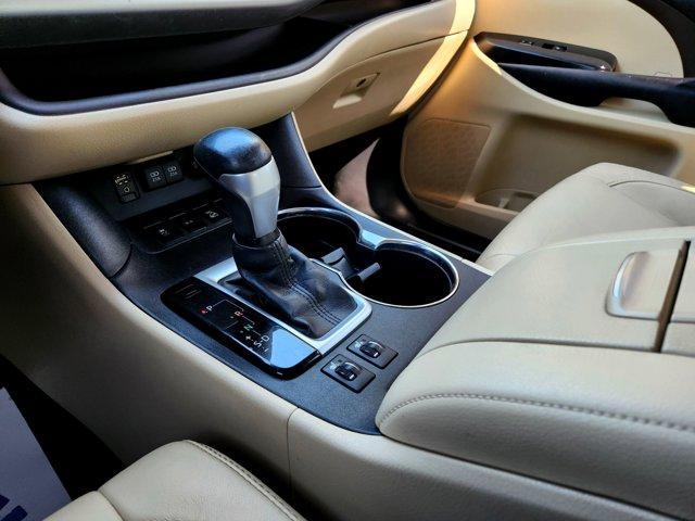 Photo of 2017 White Toyota Highlander