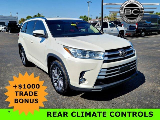 Photo of 2017 White Toyota Highlander