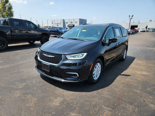 Photo of 2021 Brilliant Black Crystal Pearlcoat Chrysler Pacifica