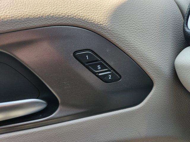 Photo of 2021 Brilliant Black Crystal Pearlcoat Chrysler Pacifica