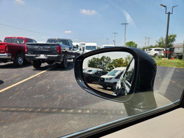 Photo of 2021 Brilliant Black Crystal Pearlcoat Chrysler Pacifica