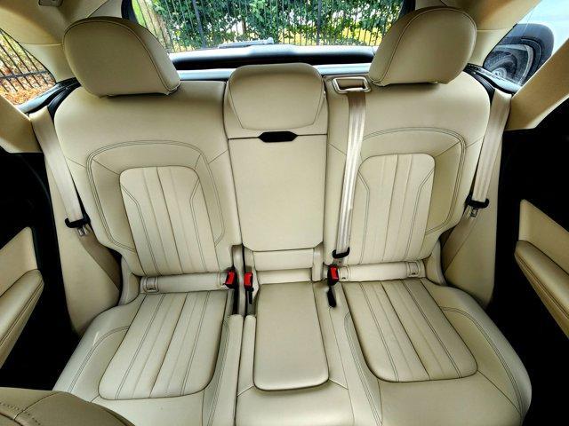 Photo of 2022 Ibis White Audi Q5