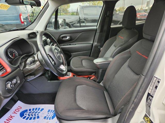 Photo of 2020 Alpine White Clearcoat Jeep Renegade