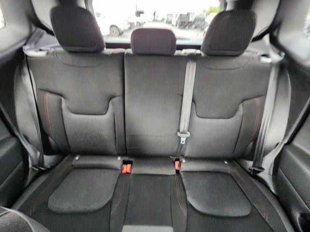 Photo of 2020 Alpine White Clearcoat Jeep Renegade