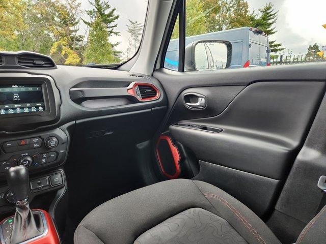 Photo of 2020 Alpine White Clearcoat Jeep Renegade