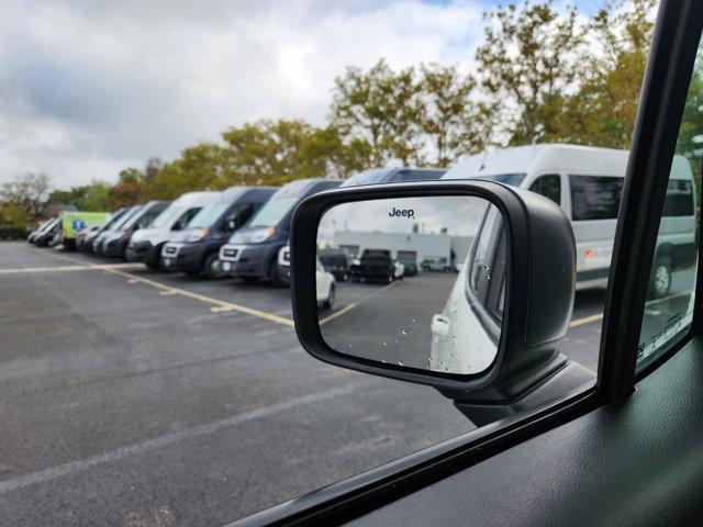 Photo of 2020 Alpine White Clearcoat Jeep Renegade