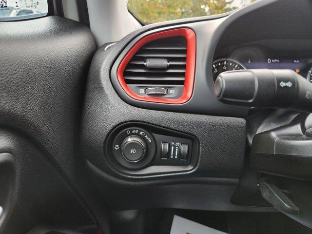 Photo of 2020 Alpine White Clearcoat Jeep Renegade