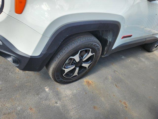 Photo of 2020 Alpine White Clearcoat Jeep Renegade