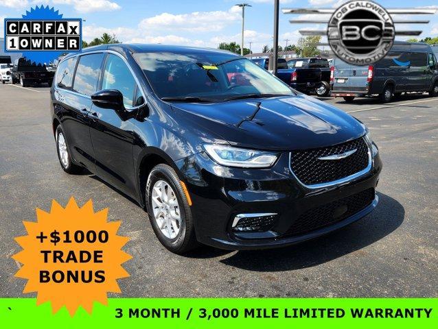 Photo of 2024 Diamond Black Chrysler Pacifica