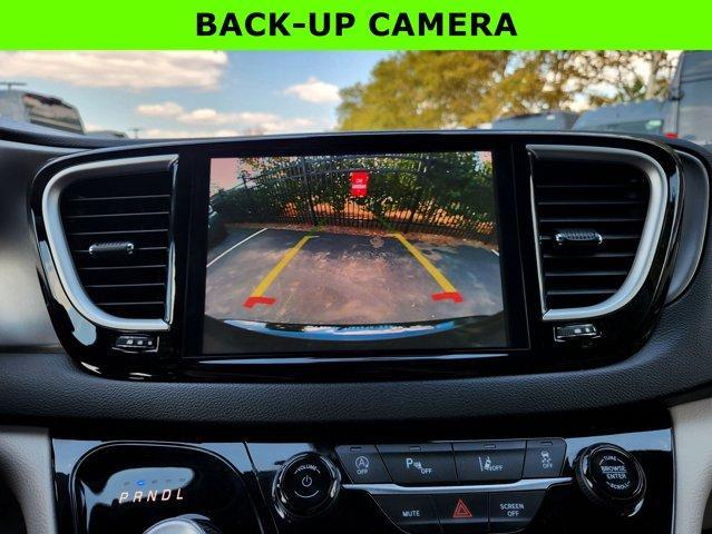 Photo of 2024 Diamond Black Chrysler Pacifica