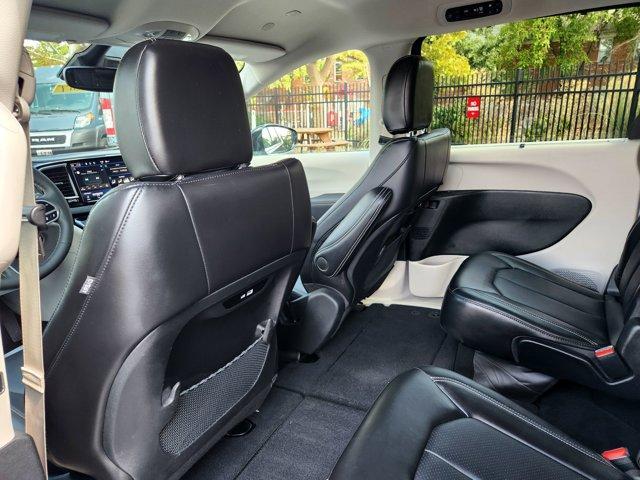 Photo of 2024 Diamond Black Chrysler Pacifica