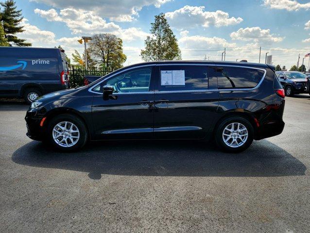 Photo of 2024 Diamond Black Chrysler Pacifica