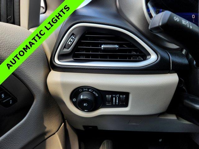 Photo of 2024 Diamond Black Chrysler Pacifica