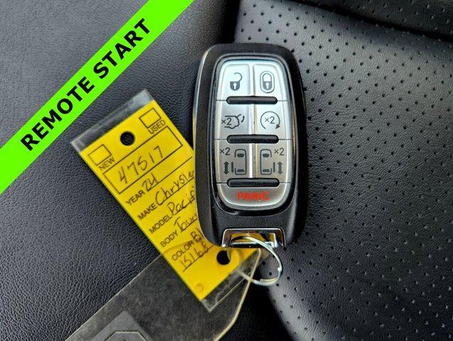 Photo of 2024 Diamond Black Chrysler Pacifica