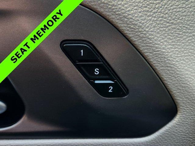 Photo of 2024 Diamond Black Chrysler Pacifica