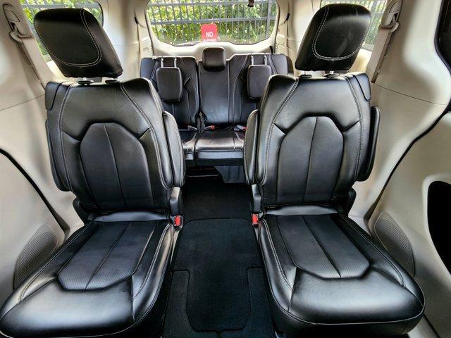 Photo of 2024 Diamond Black Chrysler Pacifica