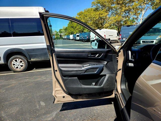 Photo of 2023 2 Tone Tan / Black Roof Nissan Pathfinder