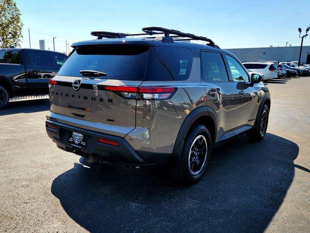 Photo of 2023 2 Tone Tan / Black Roof Nissan Pathfinder