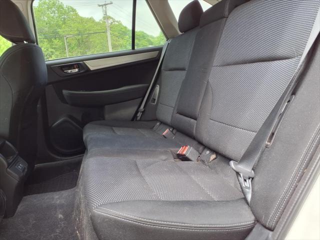 Photo of 2019 Crystal White Pearl Black Subaru Outback
