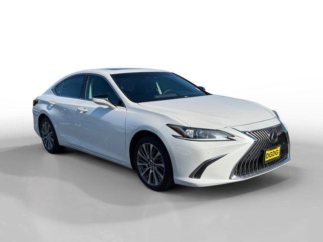 Photo of 2019 Eminent White Pearl Lexus ES 350