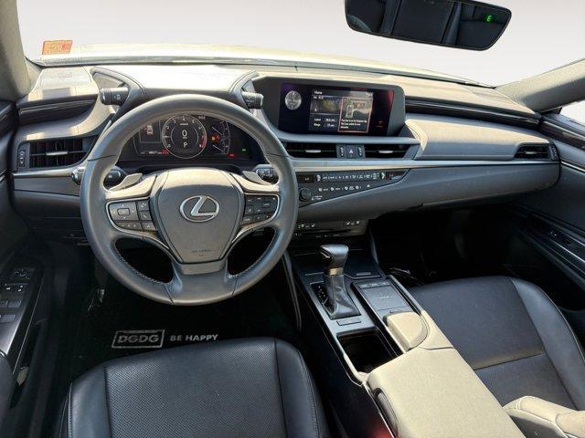 Photo of 2019 Eminent White Pearl Lexus ES 350