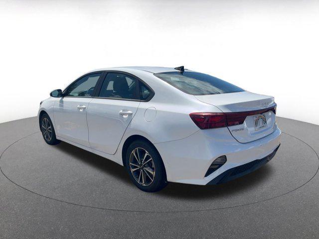 Photo of 2023 Snow White Pearl Kia Forte