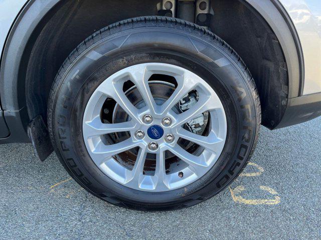 Photo of 2022 Iconic Silver Metallic Ford Escape