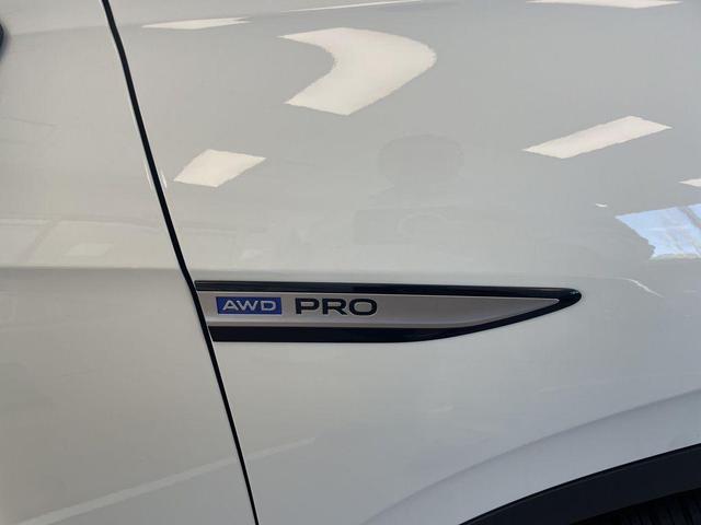 Photo of 2025 Pure White Volkswagen ID.4