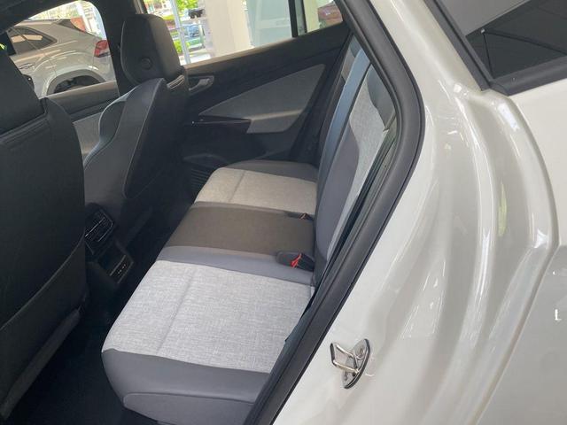 Photo of 2025 Pure White Volkswagen ID.4