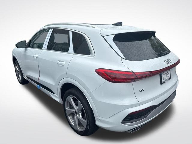 Photo of 2025 Glacier White Metallic Audi Q5