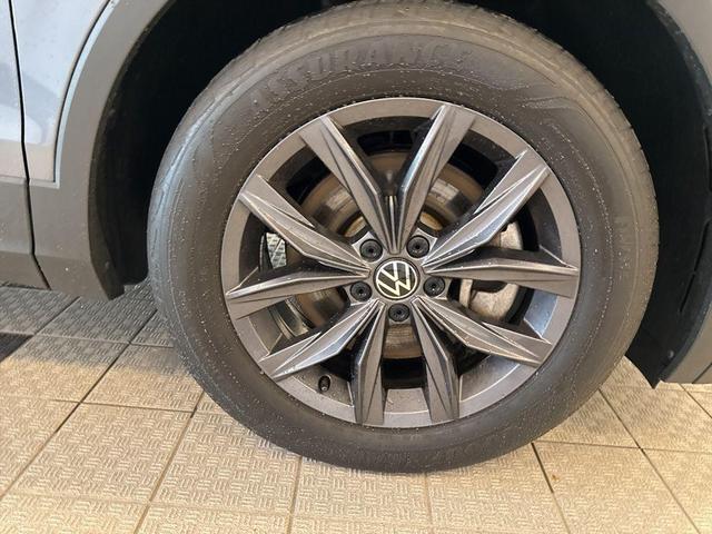 Photo of 2022 Platinum Gray Metallic Volkswagen Tiguan