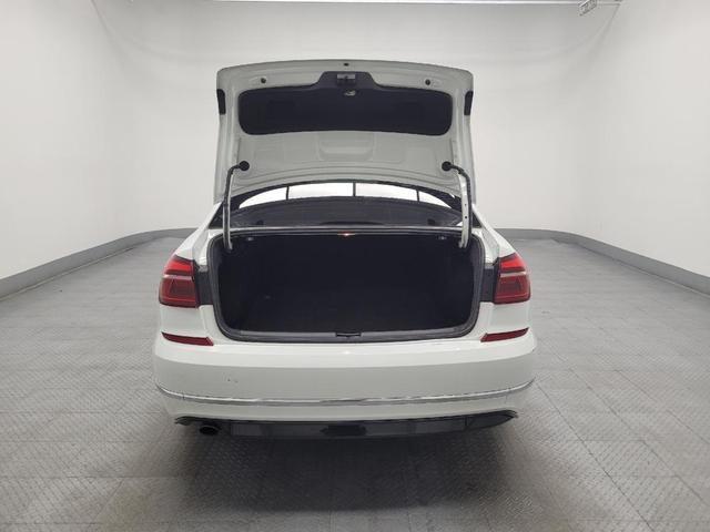 Photo of 2018 Pure White Volkswagen Passat