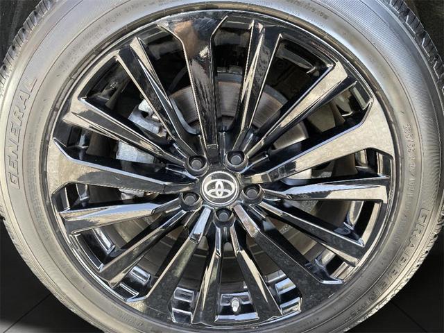 Photo of 2024 Midnight Black Metallic Toyota Highlander