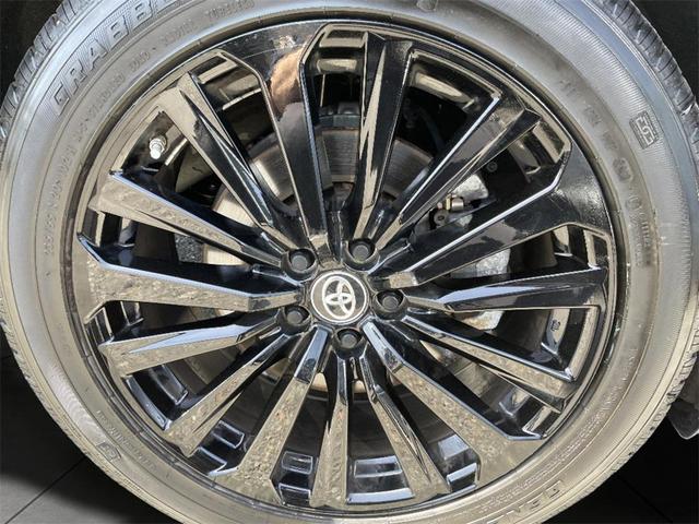 Photo of 2024 Midnight Black Metallic Toyota Highlander