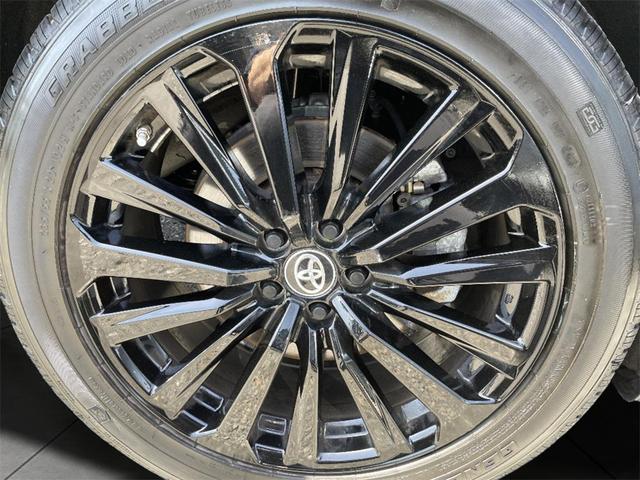 Photo of 2024 Midnight Black Metallic Toyota Highlander