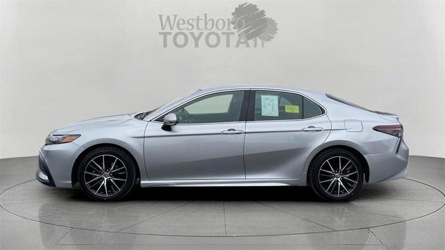 Photo of 2022 Silver Toyota Camry