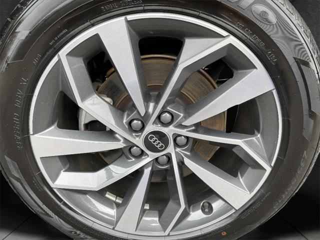 Photo of 2024 Gray Audi Q5