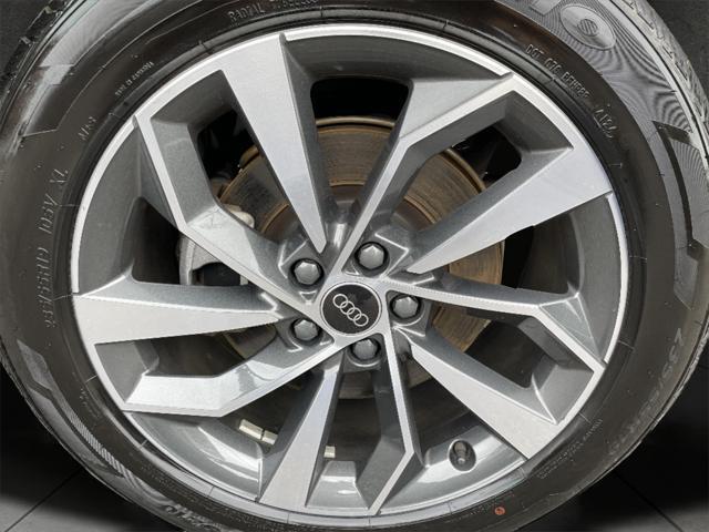 Photo of 2024 Gray Audi Q5