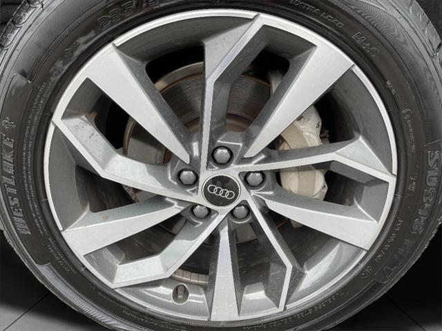 Photo of 2024 Gray Audi Q5
